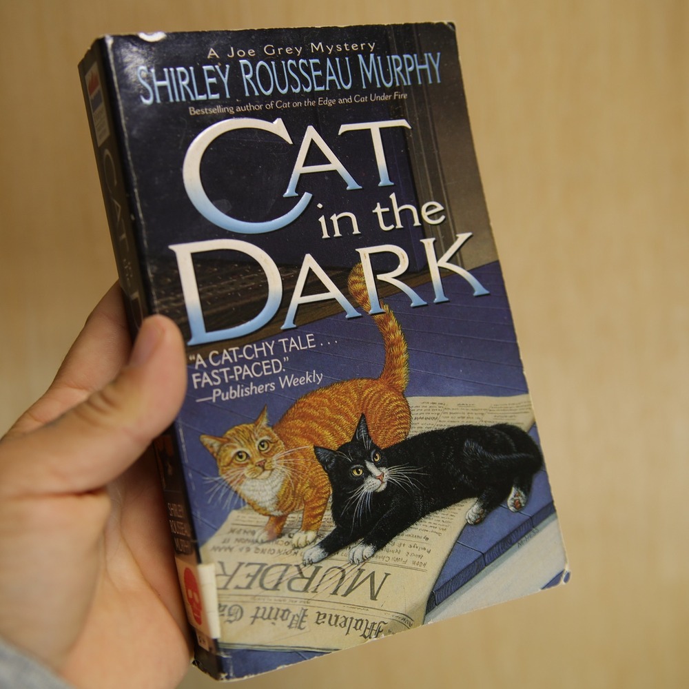 Cat in the Dark Shirley Rousseau Murphy Joe Grey Mystery Paperback 0061059471